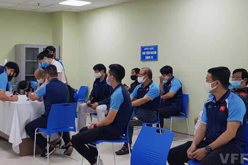 Tuyển Việt Nam lùi lịch tiêm vắc xin COVID-19