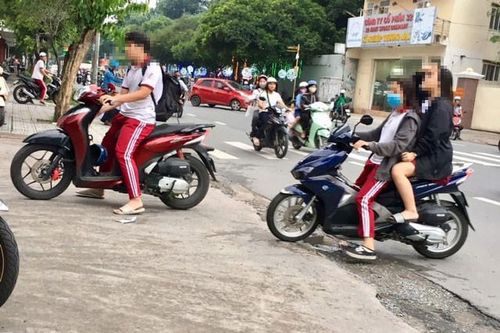Thanh thiếu niên vô tư vi phạm giao thông