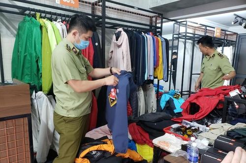 Đà Nẵng: Tạm giữ hơn 2.000 sản phẩm nghi hàng nhái nhãn hiệu nổi tiếng