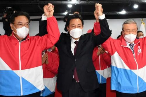 Đảng cầm quyền của Tổng thống Moon Jae-in thất bại trong cuộc bầu cử ở Seoul và Busan