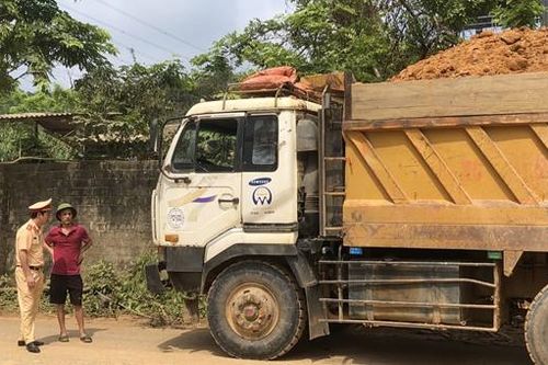 Xử lý nghiêm các phương tiện vi phạm trên tỉnh lộ 316H