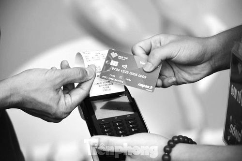 Khai tử thẻ từ ATM: Những lưu ý khi đổi thẻ chip