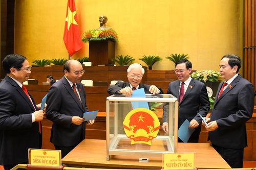 Miễn nhiệm, bầu, phê chuẩn nhân sự dân chủ, đồng thuận rất cao