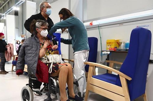 Covid-19: Ấn Độ lập kỷ lục mới, nhiều nước có động thái với AstraZeneca