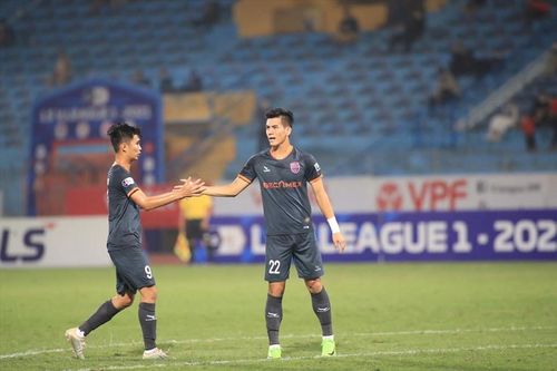 Video Bình Dương hạ Nam Định sau màn rượt đuổi 'điên rồ'