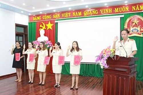 VKSND tỉnh Bình Phước trao quyết định bổ nhiệm Kiểm sát viên và Kiểm tra viên