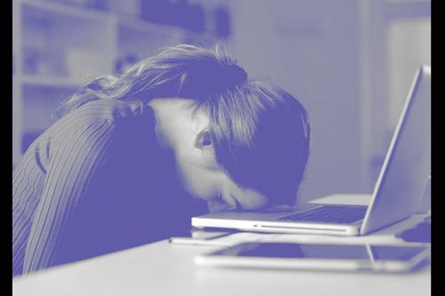 Vì sao giới trẻ than vãn về 'cột sống'