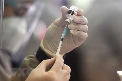 Gặp khó về nguồn cung, Indonesia hoãn mục tiêu tiêm vaccine COVID-19
