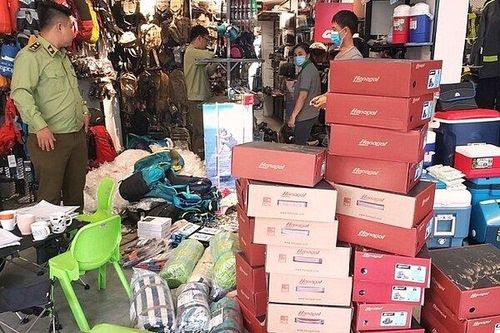 Đà Nẵng: Phát hiện hàng hóa nghi giả mạo thương hiệu The North Face