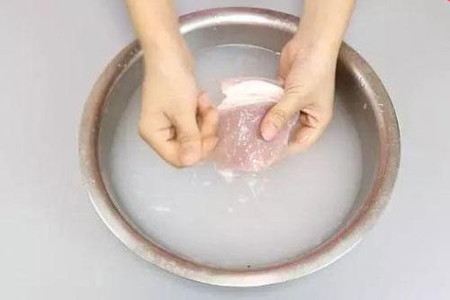 Thịt lợn mua về không cần chần sơ, thử ngay cách này vừa sạch vi khuẩn vừa ăn ngon