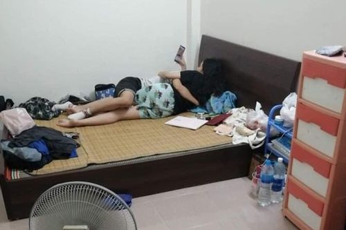 Nữ sinh bức xúc 'bóc phốt' bạn cùng phòng: Thản nhiên dắt người yêu về tình tứ, ở bẩn miễn chê
