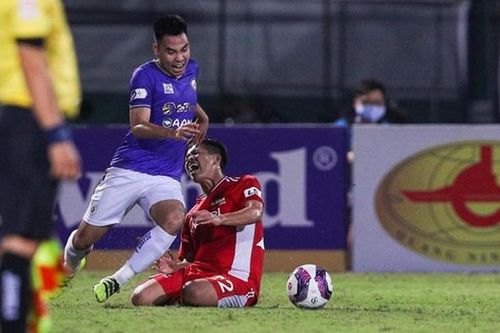 HLV Hà Nội FC: Trọng tài nặng tay khi đuổi Đức Huy