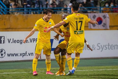 Cận cảnh Văn Toàn lập siêu phẩm sút xa tung lưới Đà Nẵng