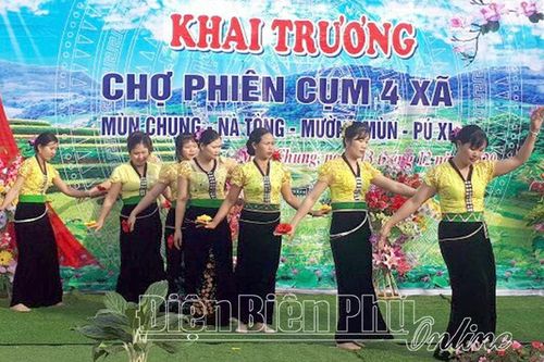Chợ phiên cụm xã ở Tuần Giáo