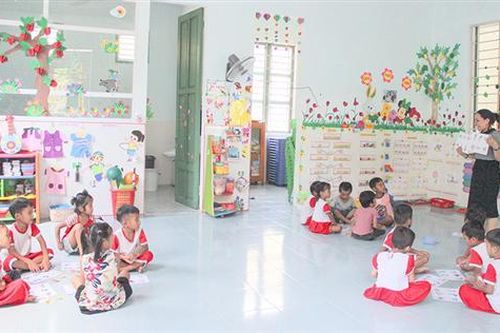 Đakrông chú trọng công tác phổ cập giáo dục và xóa mù chữ