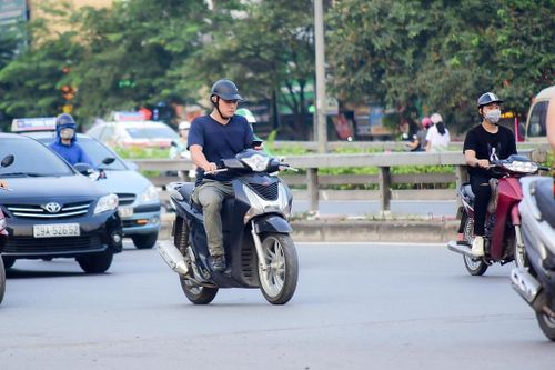 Sử dụng điện thoại khi lái xe bị phạt như thế nào năm 2021?