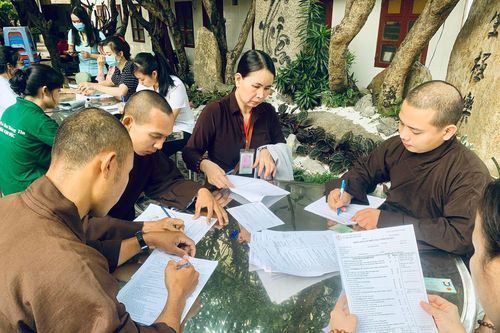 Tăng Ni, Phật tử tham gia hiến máu nhân đạo tại chùa Vạn Đức