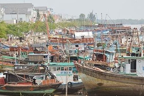 Ngư dân Sóc Trăng bám biển vươn khơi