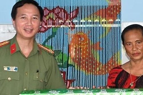 Công an tỉnh Trà Vinh trao nhà cho gia đình anh hùng lực lượng vũ trang