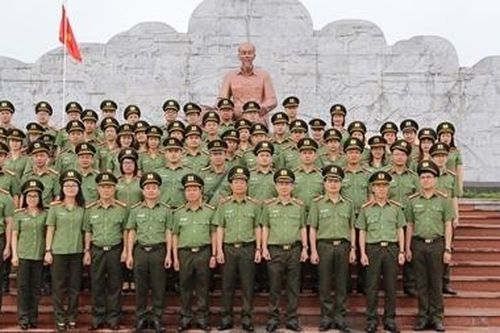 Cục Kế hoạch và tài chính báo công dâng Bác
