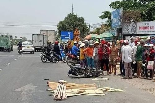 Xe đông lạnh tông nữ sinh tử vong thương tâm trên đường đi học về