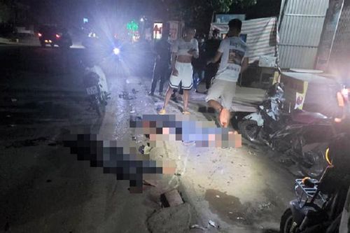 Sơn La: Ba xe máy tông liên hoàn, 4 người thương vong