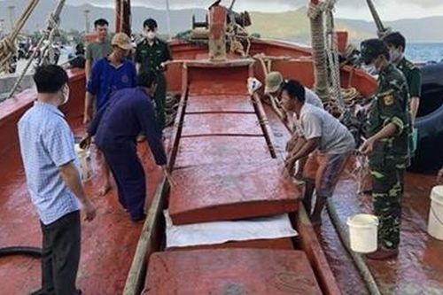 Vấn nạn buôn lậu, sản xuất xăng dầu giả trên vùng biển phía Nam