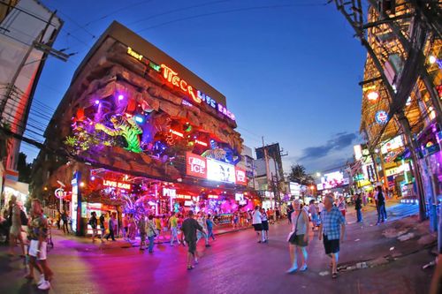 Cuộc sống về đêm khiến Phuket lao đao