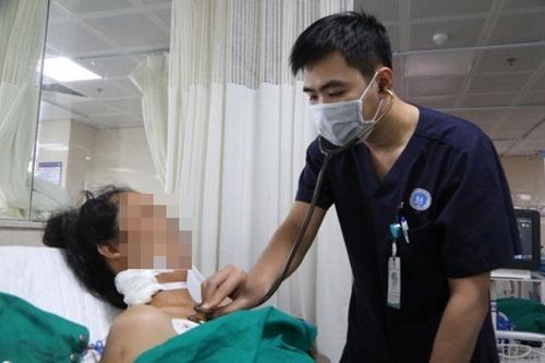 Vỡ phình mạch não do uống thuốc không đều