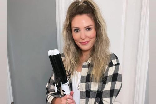 Nữ blogger bị sụp mí mắt do tiêm botox