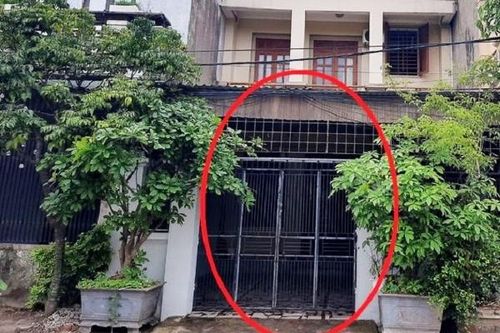 Nghệ An: Một phụ nữ nghi bị tạt axít ngay trước cổng nhà