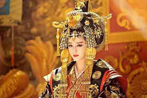 Bất ngờ lý do Võ Tắc Thiên ngậm gỗ trong miệng sau khi chết