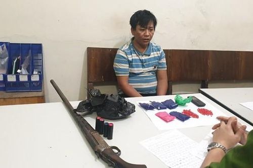 Bắt giữ đối tượng cầm súng đã lên đạn vận chuyển ma túy
