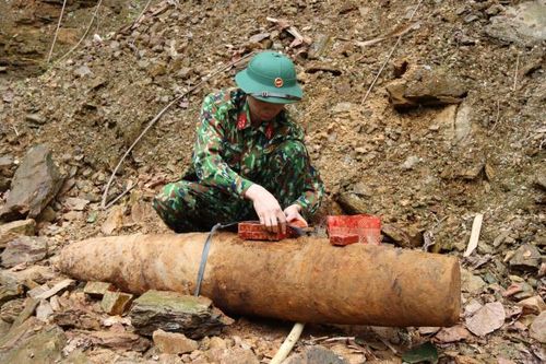 Đào móng nhà phát hiện quả bom nặng 115 kg còn nguyên kíp nổ