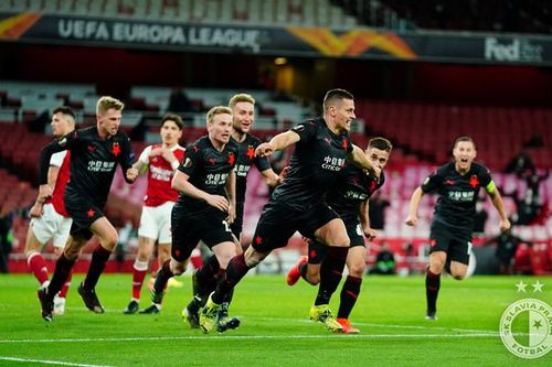 Arsenal đánh rơi chiến thắng phút bù giờ