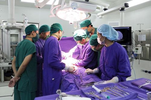 Phẫu thuật thành công, cứu sống nam sinh viên bị ung thư tinh hoàn