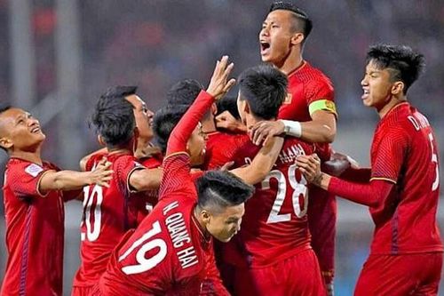 HLV Kiatisak: 'HAGL không sợ đội nào ở V-League'; Tuyển Việt Nam giữ vững vị trí dẫn đầu khu vực