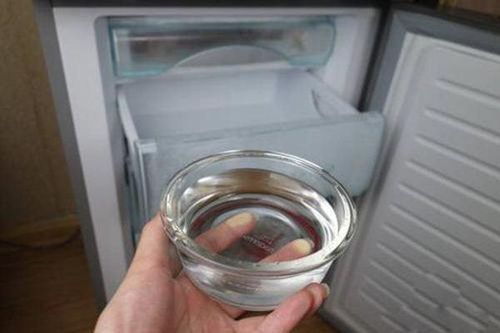 Đặt bát nước trong tủ lạnh qua đêm: Mẹo tiết kiệm một nửa tiền điện mỗi tháng mà chị em không biết