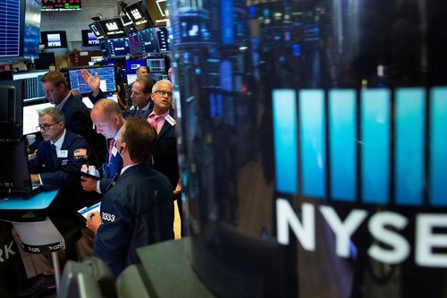 Lợi suất trái phiếu hạ nhiệt, S&P 500 lại lập kỷ lục mới