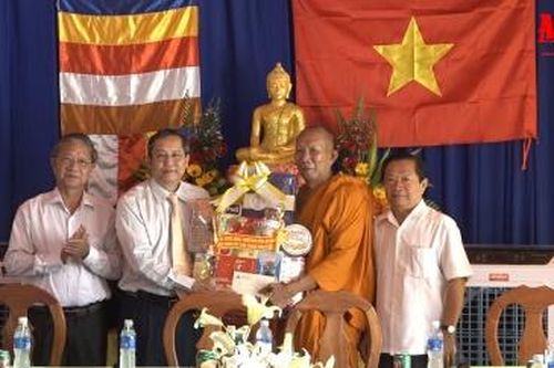 Phó Bí thư Thường trực Tỉnh ủy An Giang thăm, chúc Tết Chol Chnam Thmay đồng bào dân tộc thiểu số Khmer