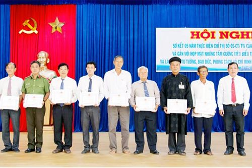 An Phú họp mặt gương điển hình học tập, làm theo gương Bác