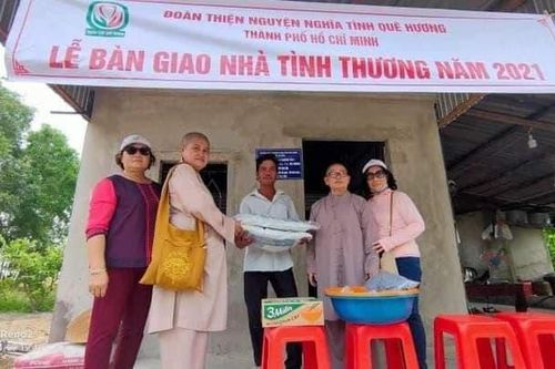 Bàn giao 3 nhà tình thương đến những hộ nghèo