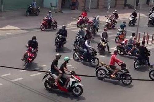 Làm cách nào ngăn chặn 'quái xế' lộng hành?