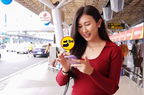 Trải nghiệm đón xe công nghệ ở làn riêng trong sân bay Tân Sơn Nhất