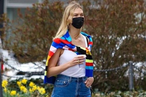 Vóc dáng của siêu mẫu Karlie Kloss sau một tháng sinh con