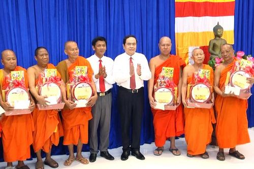 Đồng chí Trần Thanh Mẫn chúc Tết Chôl Chnăm Thmây tại Sóc Trăng, Cần Thơ