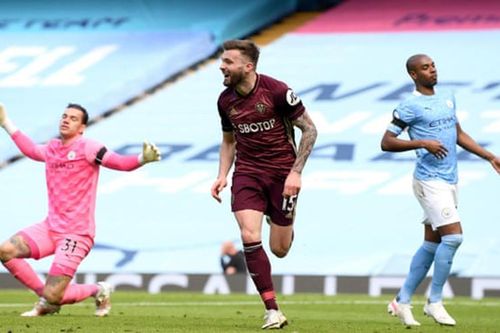 Man City thua sốc 1-2 trước Leeds trên sân nhà