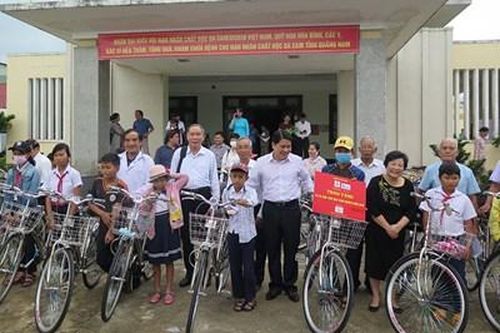 Thăm, tặng quà người có công, nạn nhân chất độc da cam tỉnh Quảng Nam