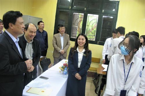 Thứ trưởng Nguyễn Hữu Độ: Thực nghiệm khách quan để có bản SGK tốt nhất