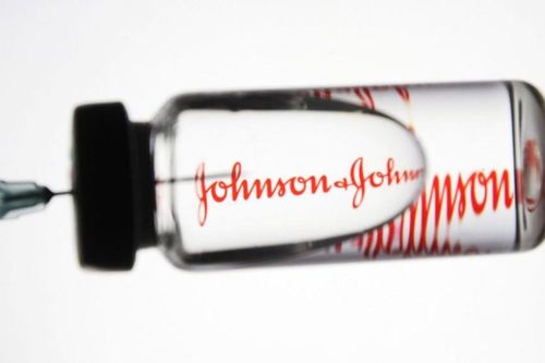 Châu Âu điều tra sự cố máu đông 'hiếm gặp' sau khi tiêm vaccine Covid-19 của Johnson & Johnson